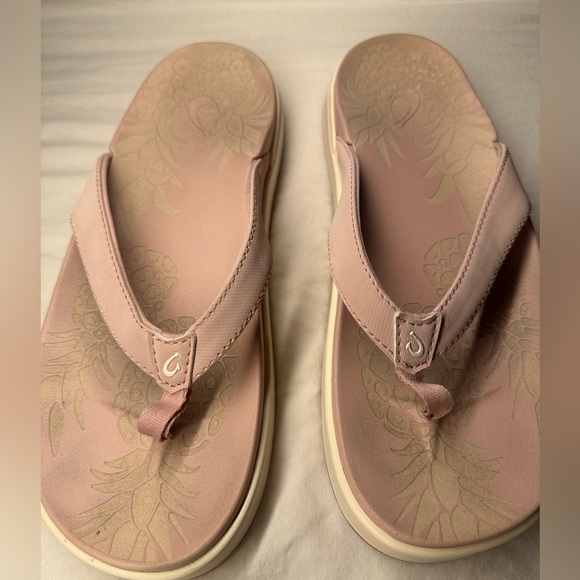 Women's Olukai Pink Flip Flops Size 8 Pineapple details Wet Grip Rubber - Picture 1 of 8